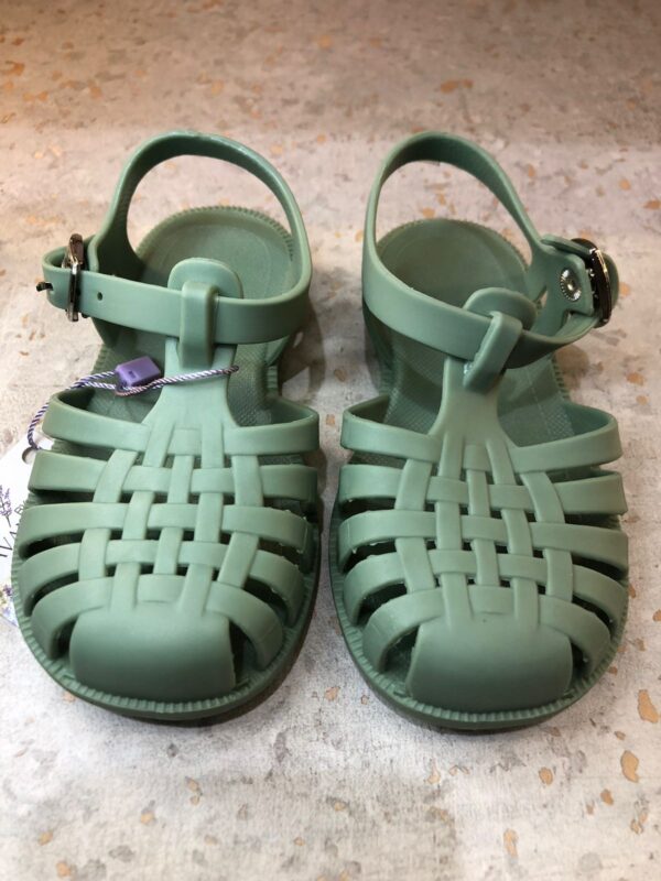 Melissa na cor verde
