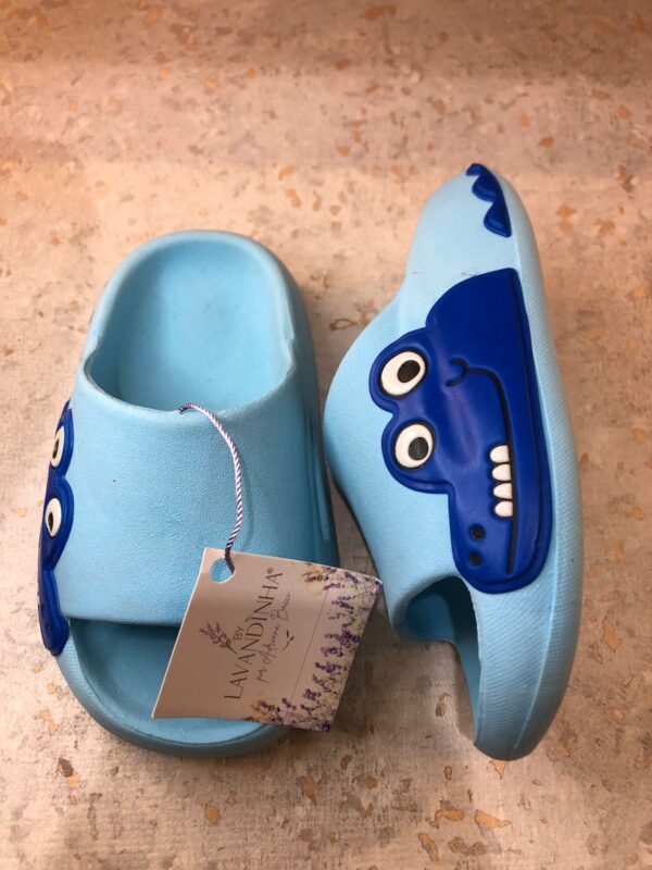 Chinelo na cor azul