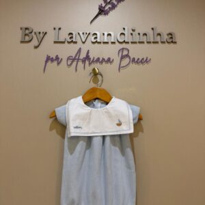 Body vintage com gola bordada de barquinho